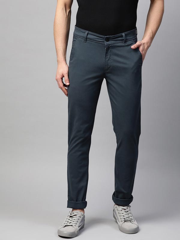 Men Navy Blue Slim Fit Solid Combed Cotton Chinos – ManQ